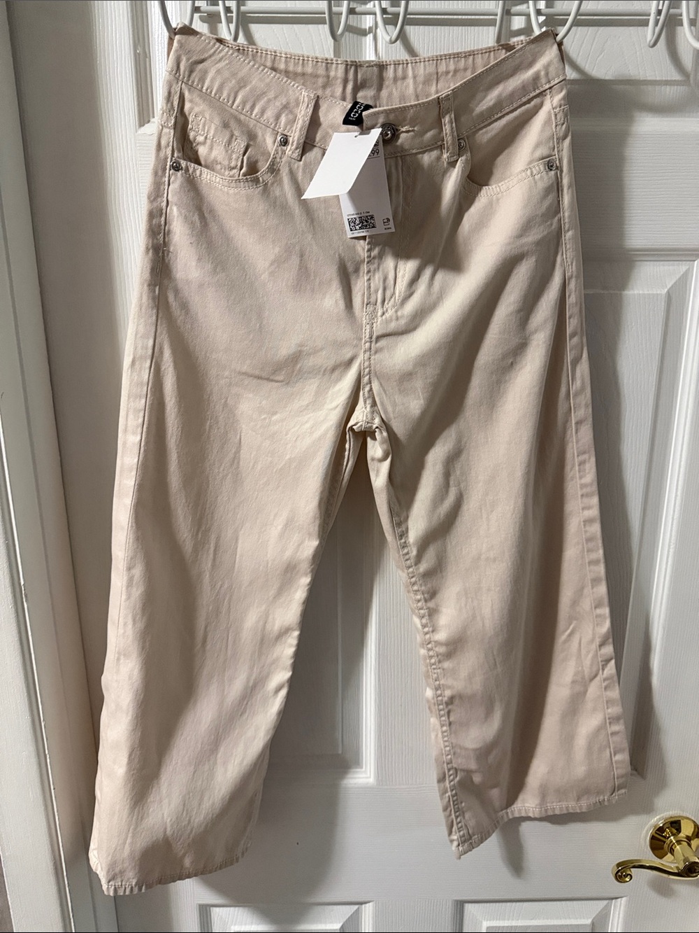 H&M Women's Cropped Pants. NWT Size 0